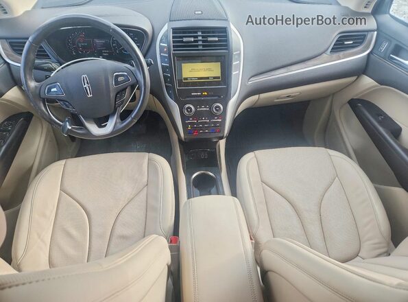 5LMCJ3D93KUL06344 2019 LINCOLN MKC White Vista del salpicadero
