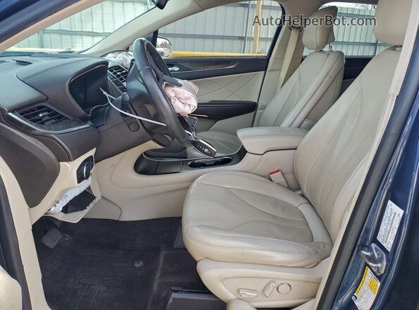 5LMCJ3D94JUL32532 2018 LINCOLN MKC Синий Вид салона спереди