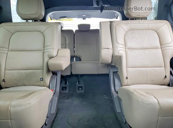 5LMJJ2LGXPEL10846 2023 LINCOLN NAVIGATOR Черный Вид задних сидений