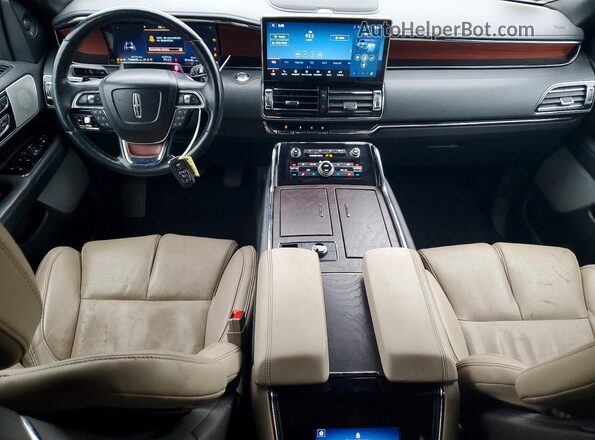 5LMJJ2LGXPEL10846 2023 LINCOLN NAVIGATOR Черный Вид панели приборов