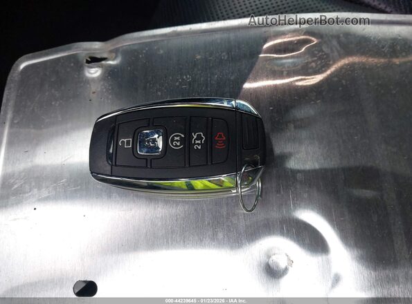 5LMJJ2LT9KEL10388 2019 LINCOLN NAVIGATOR Белый Вид панели приборов