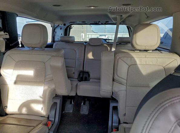 5LMJJ3LG2REL10400 2024 LINCOLN NAVIGATOR White Вид задніх сидінь
