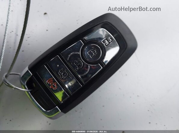 5LMJJ3LG4SEL08220 2025 LINCOLN NAVIGATOR Черный Вид панели приборов