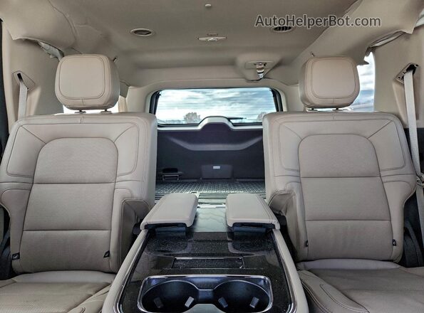 5LMJJ3LG9REL13682 2024 LINCOLN NAVIGATOR White უკანა სავარძლების ხედი