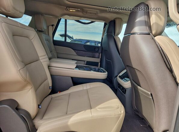 5LMJJ3LG9REL13682 2024 LINCOLN NAVIGATOR White უკანა სალონის ხედი