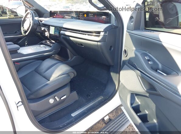 5LMJJ3LG9SEL03269 2025 LINCOLN NAVIGATOR Белый Вид салона спереди