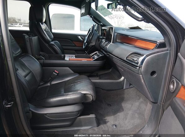 5LMJJ3LT7MEL09510 2021 LINCOLN NAVIGATOR Черный Вид салона спереди