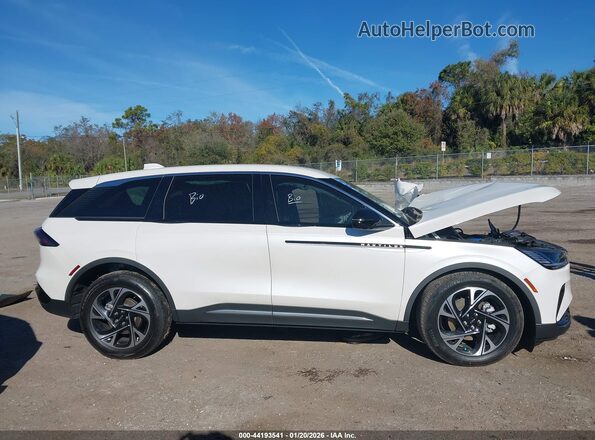 5LMPJ8JA8SJ957709 2025 LINCOLN NAUTILUS Белый Вид задней части салона