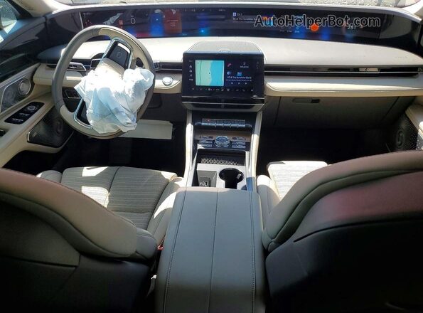 5LMPJ8K4XSJ913333 2025 LINCOLN NAUTILUS Красный Вид панели приборов