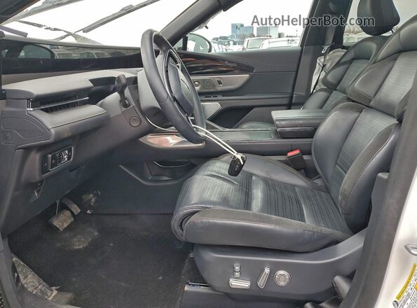 5LMPJ8KA5SJ901581 2025 LINCOLN NAUTILUS Белый Вид салона спереди