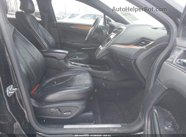 5LMTJ3DHXHUL02193 2017 LINCOLN MKC Черный Вид салона спереди