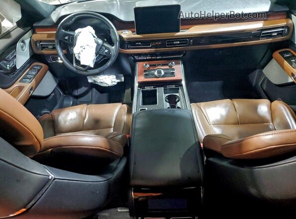 5LMYJ8XY2NNL00877 2022 LINCOLN AVIATOR Белый Вид панели приборов