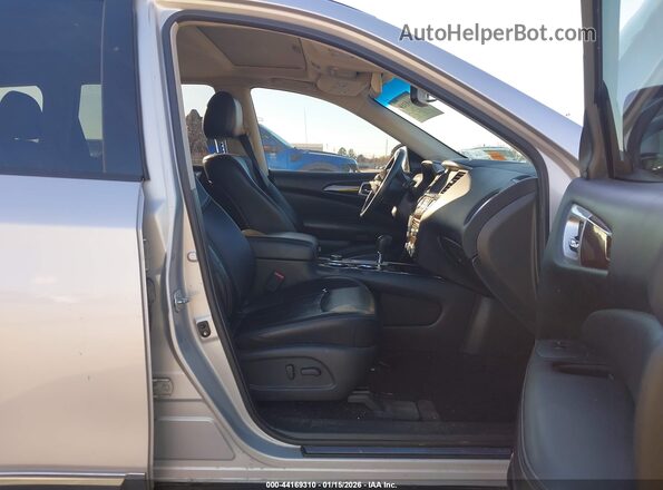 5N1AR2MM5GC667637 2016 NISSAN PATHFINDER Silver Vista interior delantera