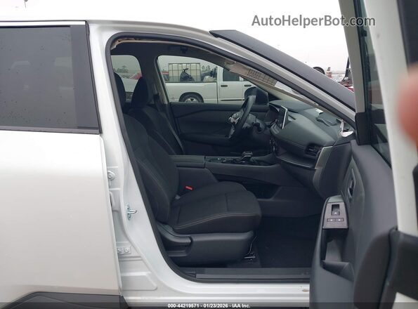 5N1BT3AA0SC851950 2025 NISSAN ROGUE White Вид салону спереду