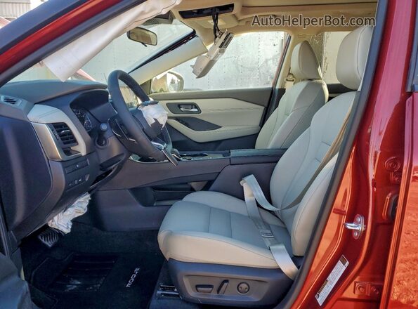 5N1BT3BA0TC690452 2026 NISSAN ROGUE Красный Вид салона спереди
