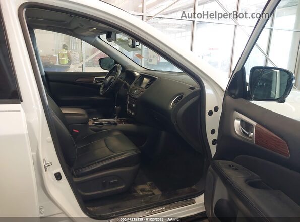 5N1DR2MM0HC663770 2017 NISSAN PATHFINDER Белый Вид салона спереди
