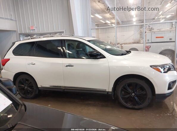 5N1DR2MM0HC663770 2017 NISSAN PATHFINDER Белый Вид задней части салона