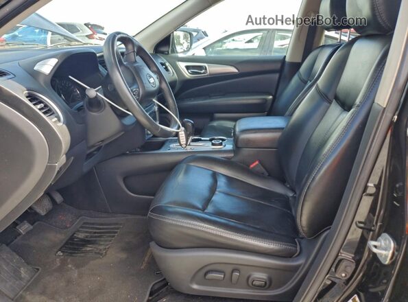 5N1DR2MM1HC629742 2017 NISSAN PATHFINDER Черный Вид салона спереди