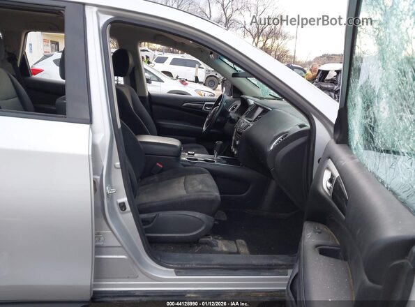 5N1DR2MM5JC637204 2018 NISSAN PATHFINDER Silver Вид салону спереду