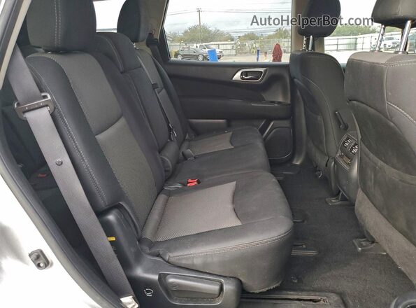 5N1DR2MN4HC642977 2017 NISSAN PATHFINDER Серебряный Вид задней части салона