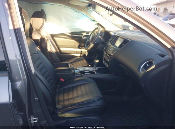 5N1DR2MN7JC605508 2018 NISSAN PATHFINDER Серый Вид салона спереди