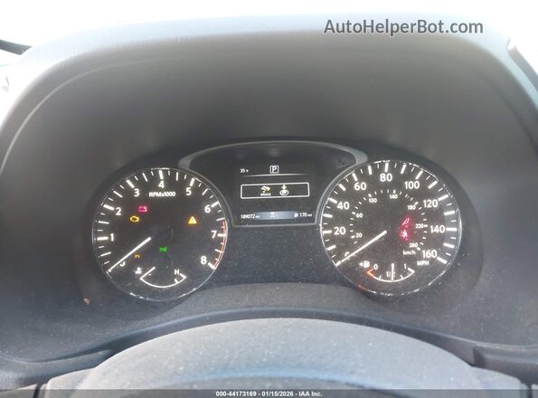5N1DR2MN9JC636761 2018 NISSAN PATHFINDER Silver Widok tylnych siedzeń