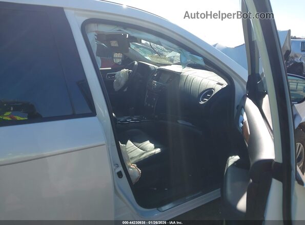 5N1DR2MNXJC677819 2018 NISSAN PATHFINDER White Вид салону спереду