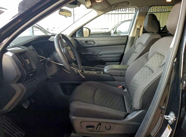5N1DR3BC4SC202336 2025 NISSAN PATHFINDER Черный Вид салона спереди