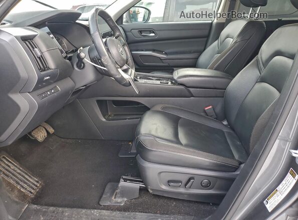 5N1DR3CC4PC236038 2023 NISSAN PATHFINDER Серый Вид салона спереди