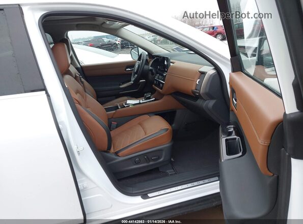 5N1DR3DJ8SC277892 2025 NISSAN PATHFINDER Белый Вид салона спереди