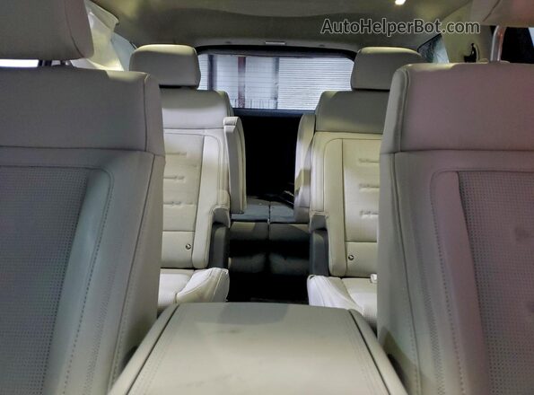 5NMP5DGL3SH070330 2025 HYUNDAI SANTA FE CALLIGRAPHY White Widok tylnych siedzeń