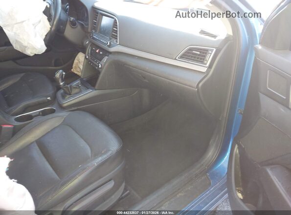 5NPD84LF4HH114339 2017 HYUNDAI ELANTRA Синий Вид салона спереди