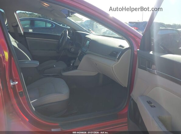 5NPD84LFXJH223118 2018 HYUNDAI ELANTRA Красный Вид салона спереди