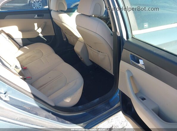 5NPE24AF0HH475396 2017 HYUNDAI SONATA Blue Widok naklejki z numerem VIN