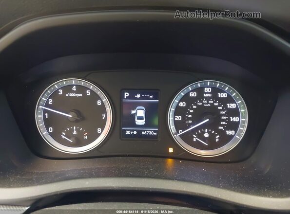 5NPE24AF0JH656584 2018 HYUNDAI SONATA Silver Widok tylnych siedzeń