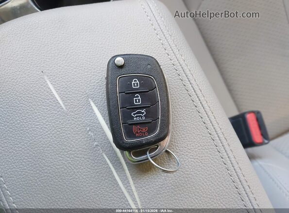 5NPE24AF0JH656584 2018 HYUNDAI SONATA Silver Widok deski rozdzielczej