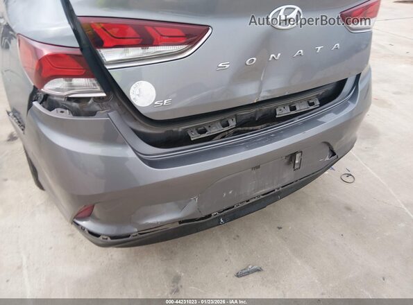 5NPE24AF4JH699728 2018 HYUNDAI SONATA Gray Widok z przodu