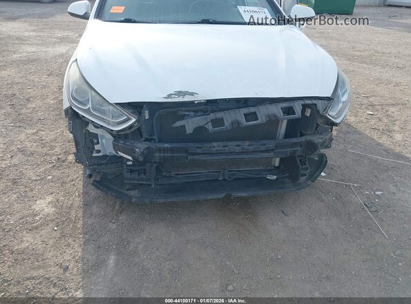 5NPE24AF5JH623497 2018 HYUNDAI SONATA White Widok z przodu