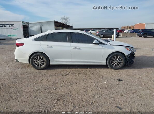 5NPE24AF5JH623497 2018 HYUNDAI SONATA White Widok wnętrza z tyłu