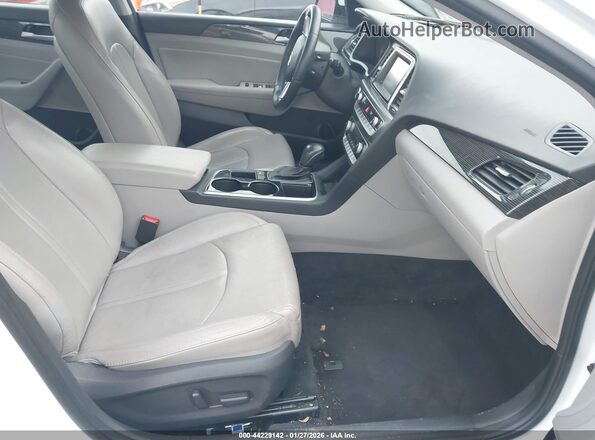 5NPE34AF2JH612017 2018 HYUNDAI SONATA White Widok wnętrza z przodu
