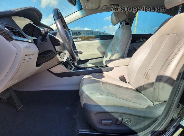 5NPE34AF7HH453604 2017 HYUNDAI SONATA Черный Вид салона спереди