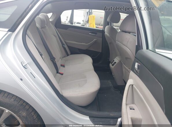 5NPE34AF8KH788376 2019 HYUNDAI SONATA Silver Widok naklejki z numerem VIN