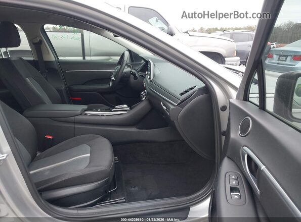 5NPEF4JA0LH017486 2020 HYUNDAI SONATA Silver Widok wnętrza z przodu