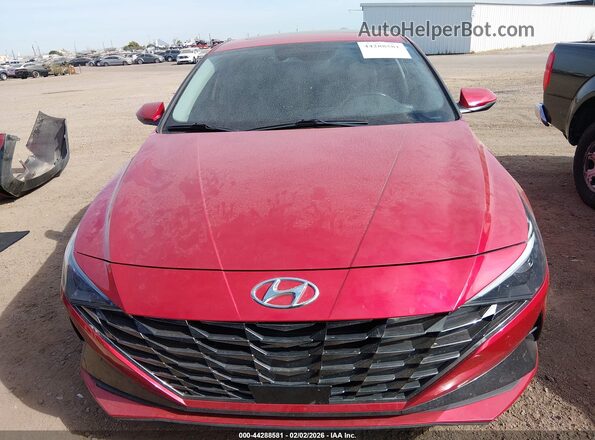 5NPLN4AGXNH057592 2022 HYUNDAI ELANTRA Red Вид задньої частини салону