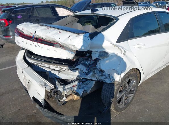 5NPLS4AG2PH115013 2023 HYUNDAI ELANTRA Белый Вид спереди