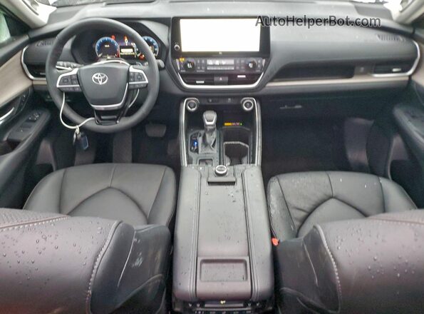 5TDAAAB50SS097488 2025 TOYOTA GRAND Gray Vista del salpicadero