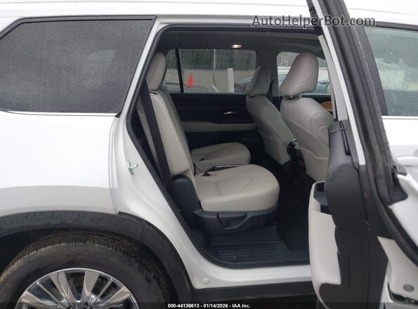 5TDAAAB5XSS096185 2025 TOYOTA GRAND HIGHLANDER White Widok naklejki z numerem VIN
