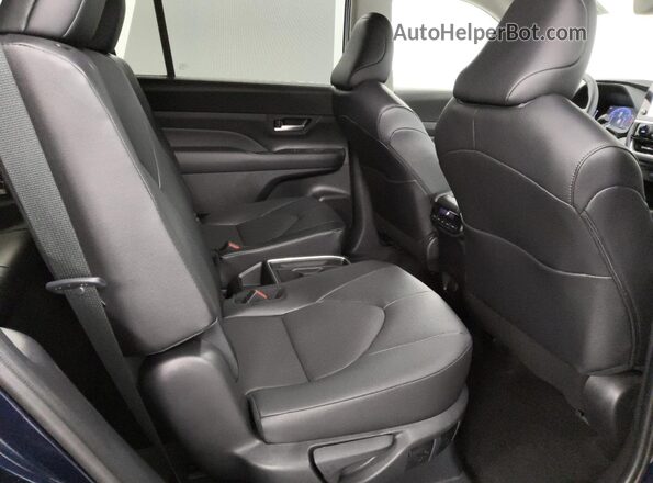5TDAAAB5XTS106439 2026 TOYOTA LE Синий Вид задней части салона