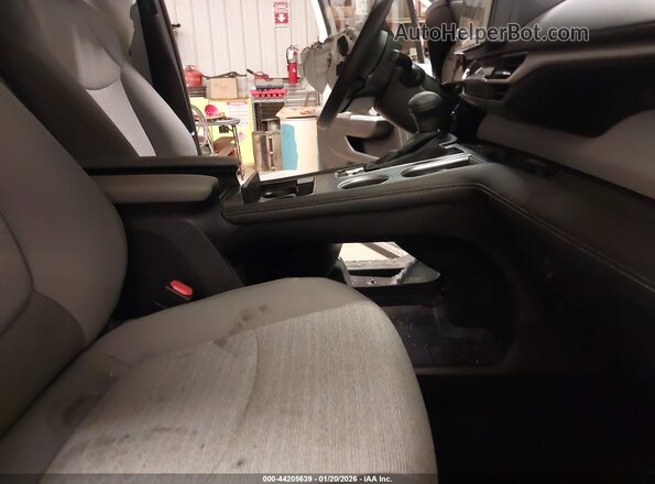 5TDBSKFC3SS165900 2025 TOYOTA LE Белый Вид салона спереди