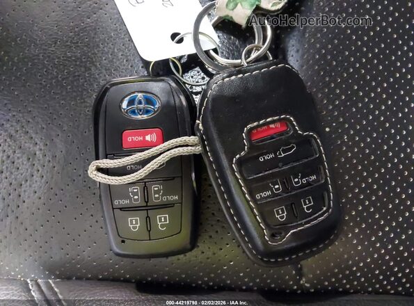 5TDCSKFC4PS083444 2023 TOYOTA SIENNA Silver Вид панелі приладів
